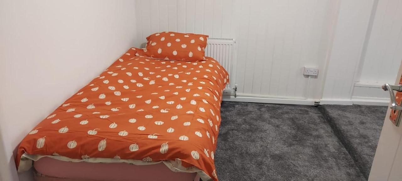 Lovely 3-Bed Apartment In Parkgate Rotherham Zewnętrze zdjęcie
